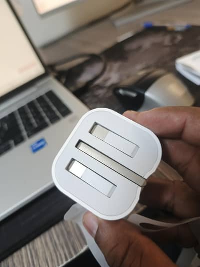 Original Iphone 3 Pin 20 watt Adapter