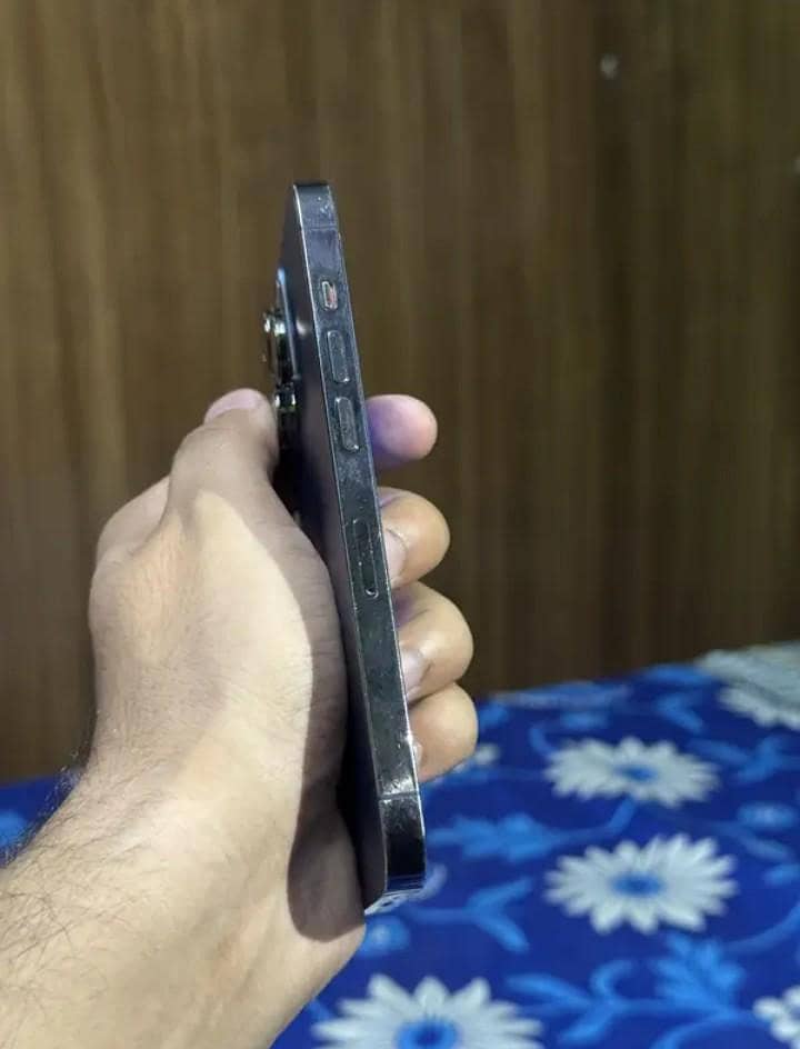 iPhone 14 Pro 4