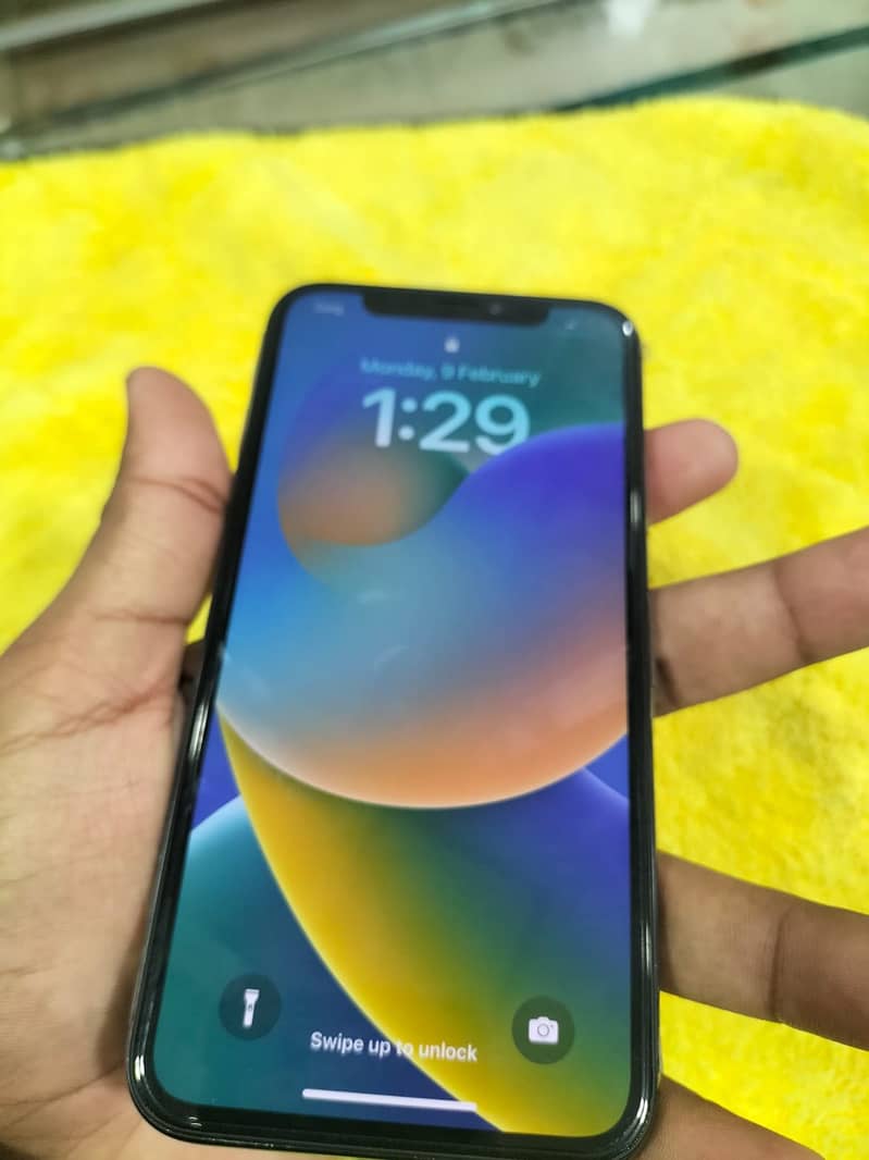 Apple iPhone X 4