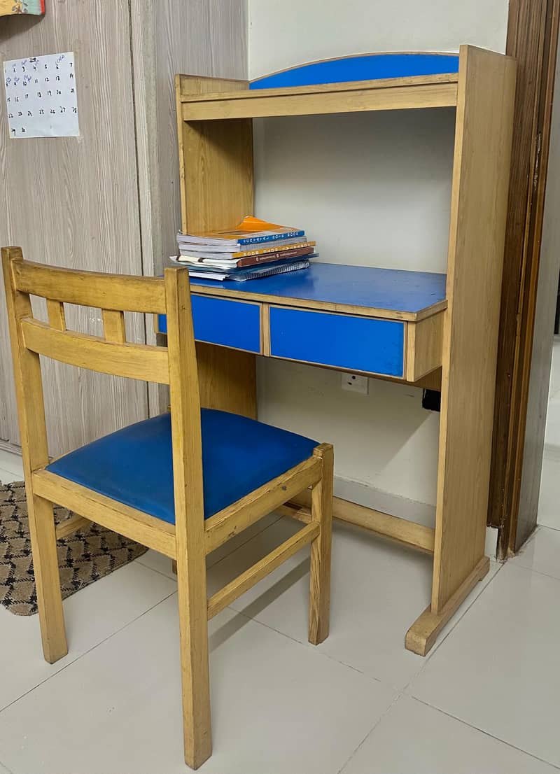 study table and chair 0