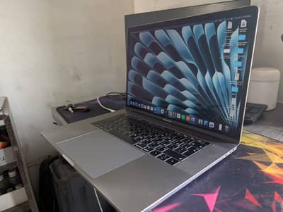 MacBook Pro 2018 (15-inch) – Core i7 | 16GB RAM | 512GB SSD