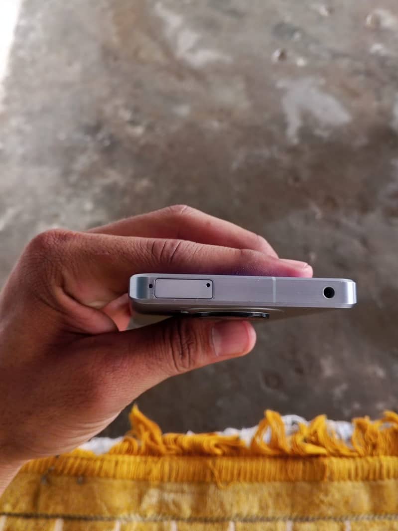 Sharp Aquos R7 0