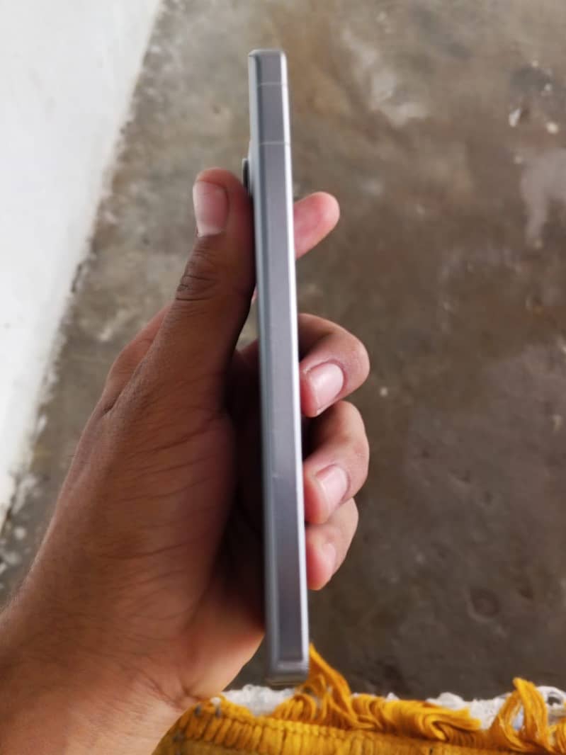 Sharp Aquos R7 2