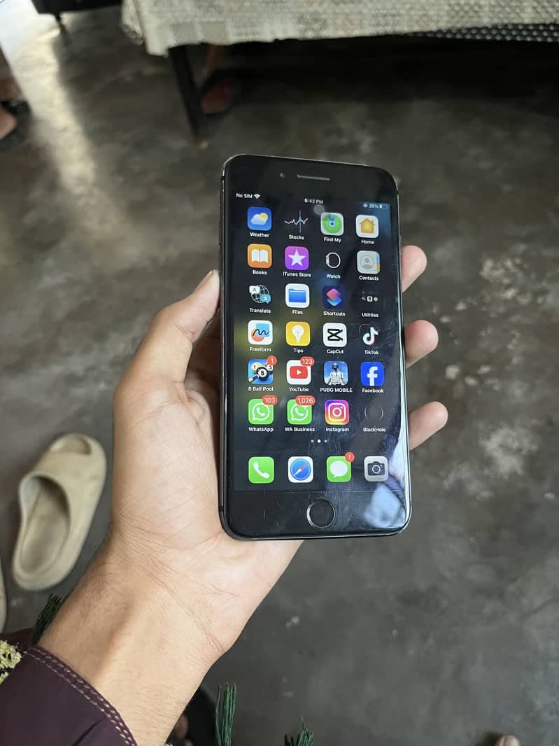Apple iPhone 8 Plus 1