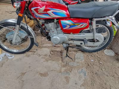 bike paka 2022 model ha all documents clear . biometric on the spot