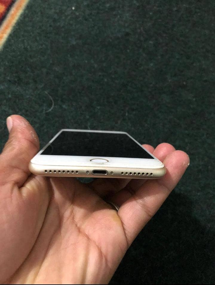 Apple iPhone 7 Plus 4