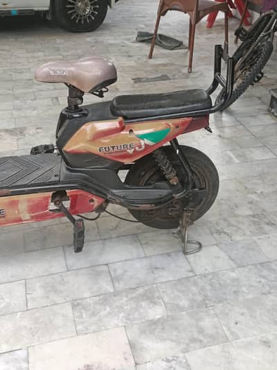 Red Scooty For Kids with battery  problem