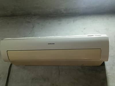 Samsung 1.5 Ton AC (Heat & Cool) – Excellent Condition