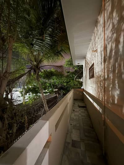 1st FLOOR BUNGALOW 600 YARDS WITH ROOF Block 6 FB Area