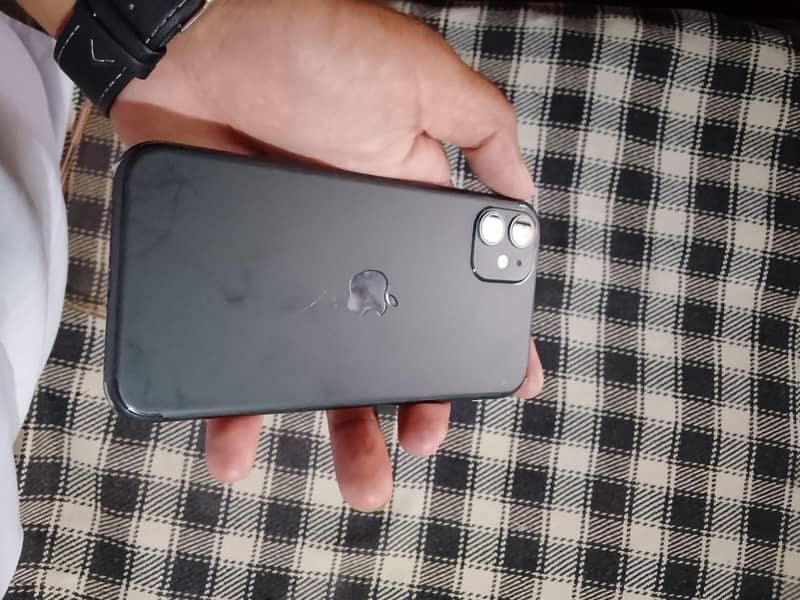 Apple iPhone 11 4