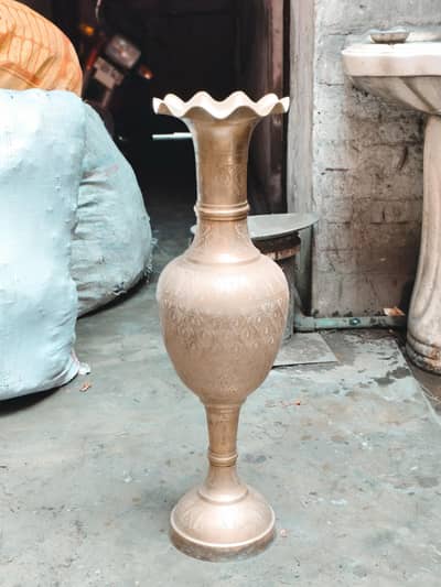 vas with handmade nakshi (peetal ka guldan)
