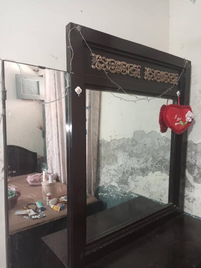 Vanity table with mirror 1