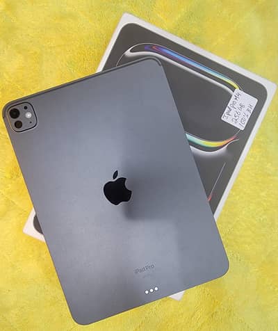 Apple ipad pro M4 ,100 battery health, 256gb with box
