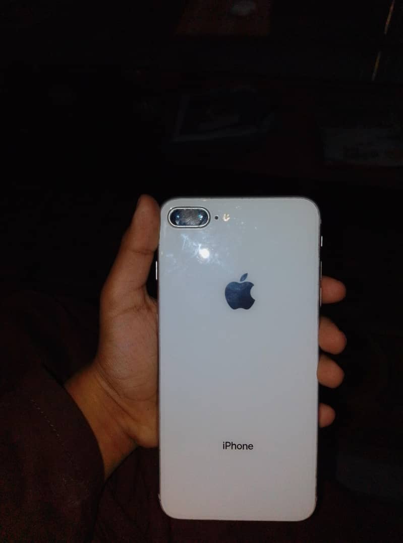 Apple iPhone 8 Plus 0