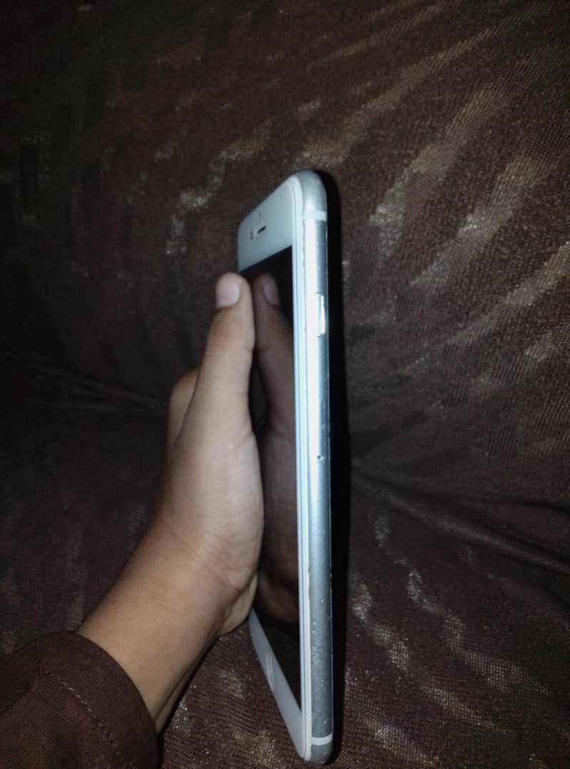 Apple iPhone 8 Plus 1