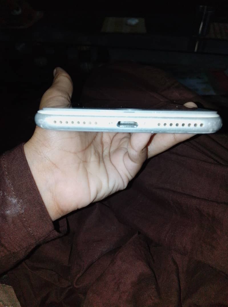 Apple iPhone 8 Plus 4