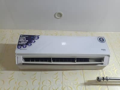 Brand New Dowlance Dc inverter Ac urgent sale only 5 month used