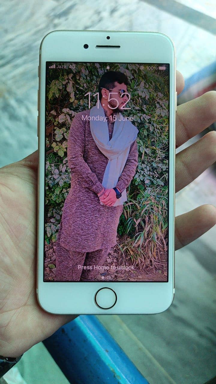 Apple iPhone 7 1