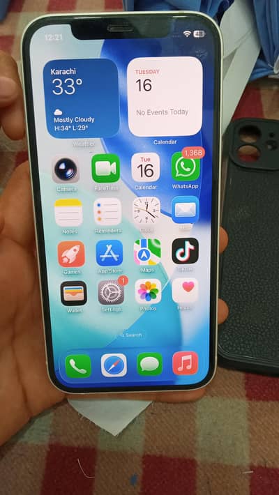 Apple iPhone 12