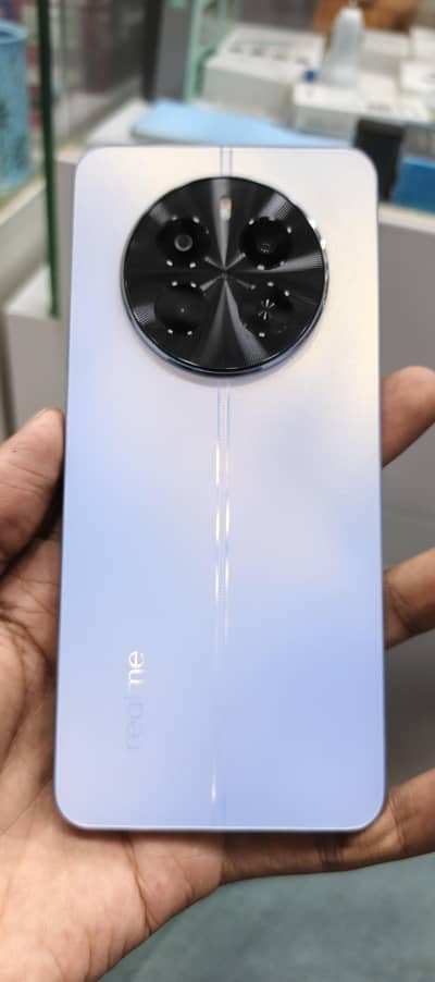realme 12