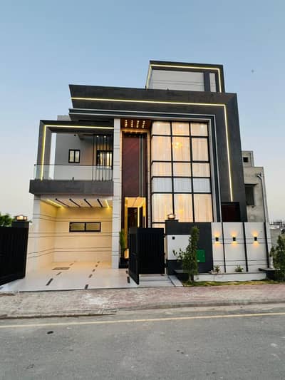 5.33 MARLA MOST LUXURIOUS HOUSE WITH 04 BEDROOM PRIME LOCATION BAHRIA TOWN LAHORE