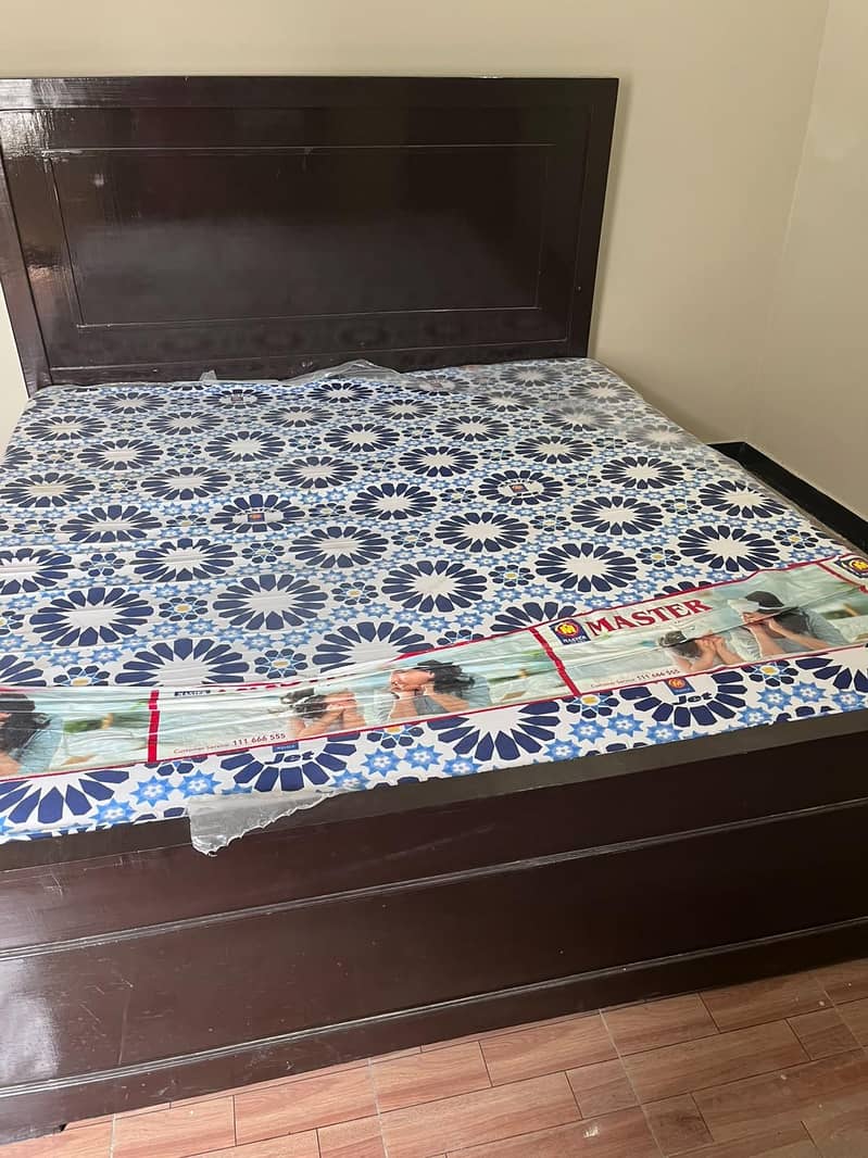 Bed and Dressing Table only without form 1