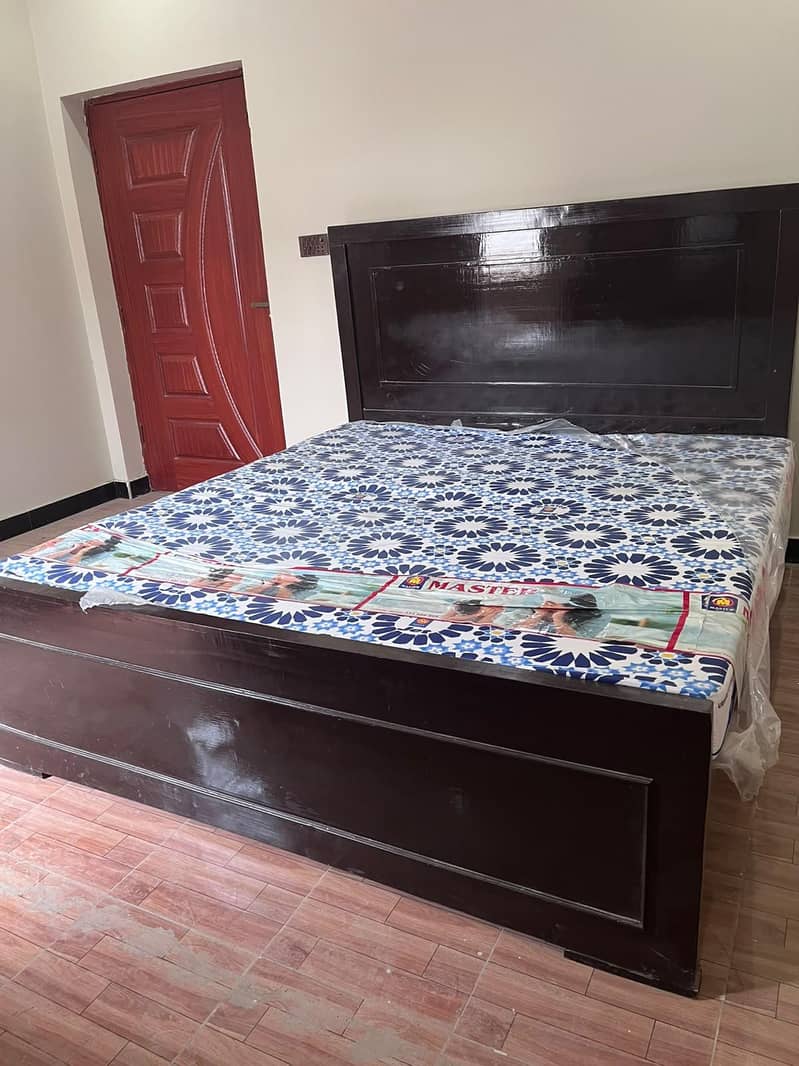 Bed and Dressing Table only without form 2