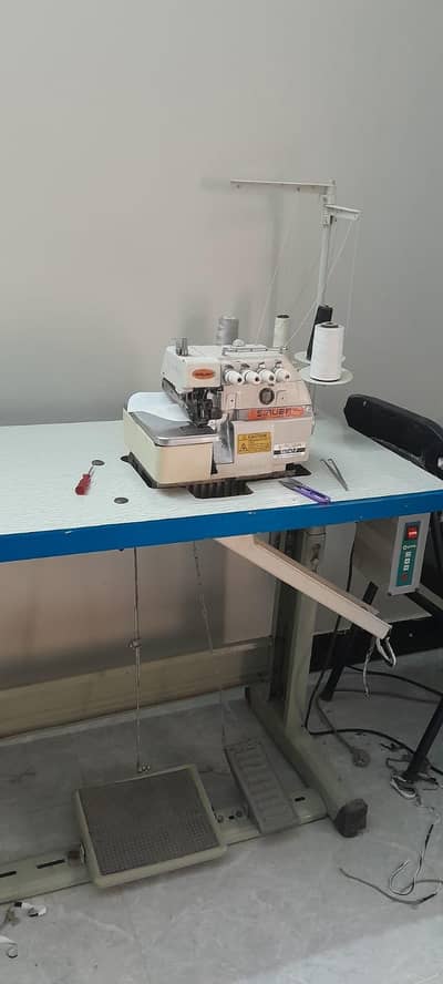Overlock Seruba machine