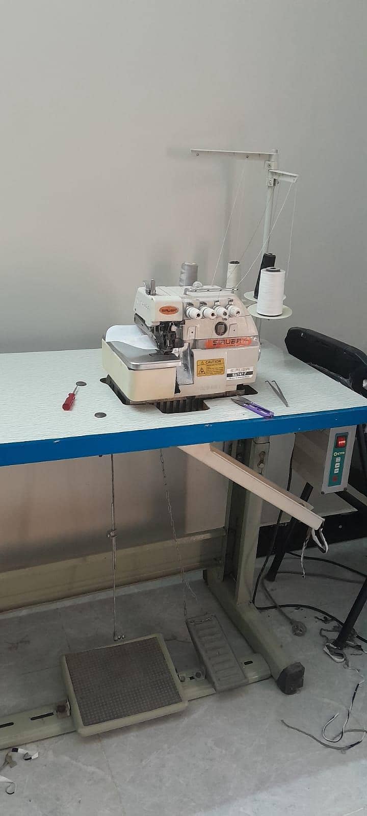 Overlock Seruba machine 0