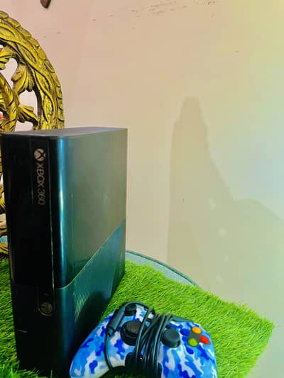 Xbox 360 ultra slim 250gb hdd with 2 controllers wire and wireless
