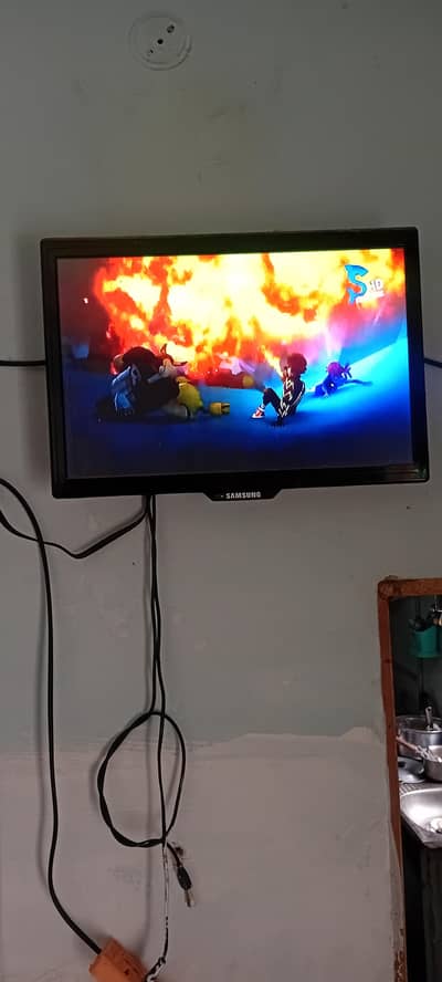 LCD bilkul okay Hai Jis kisi ko bhi chahie Puri Rafta Karen