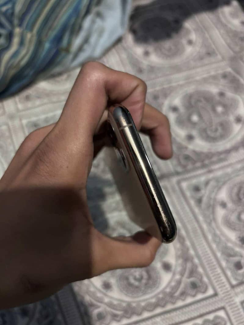 Apple iPhone 11 Pro 1