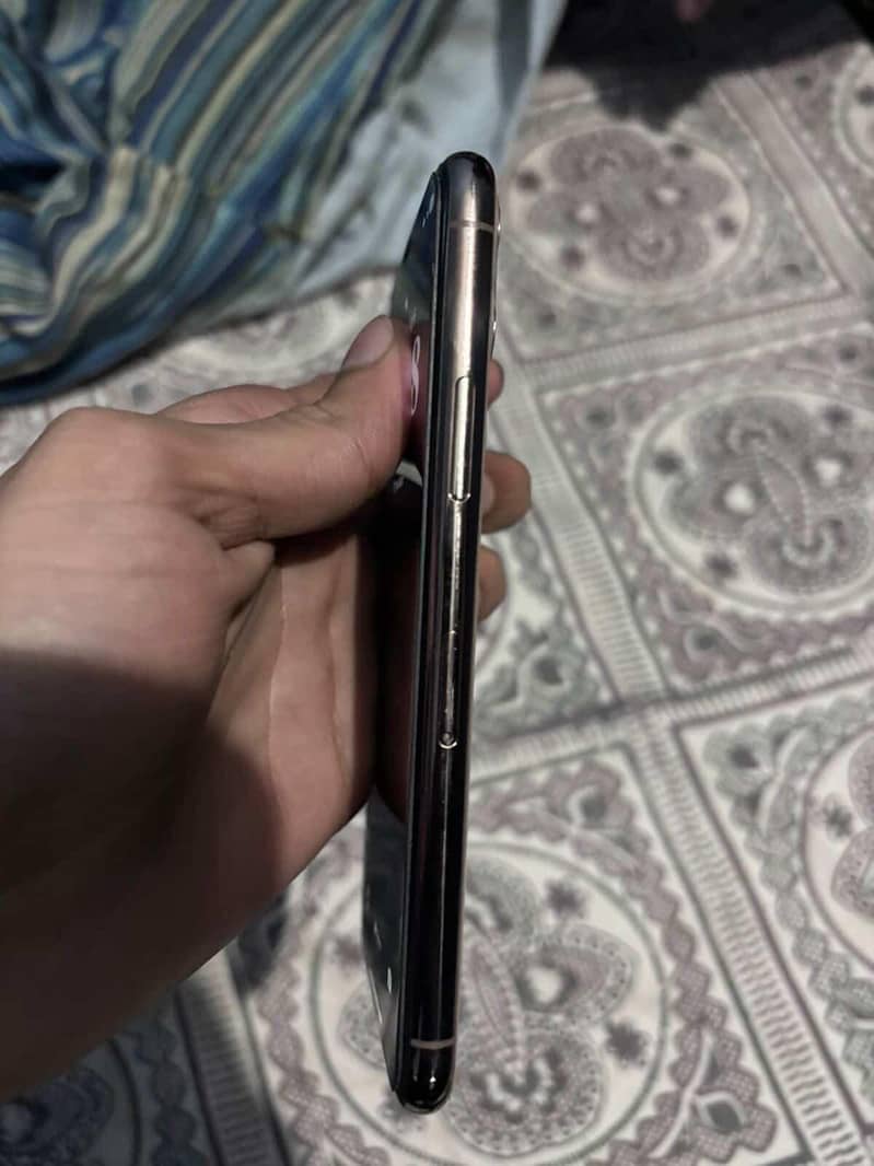 Apple iPhone 11 Pro 6