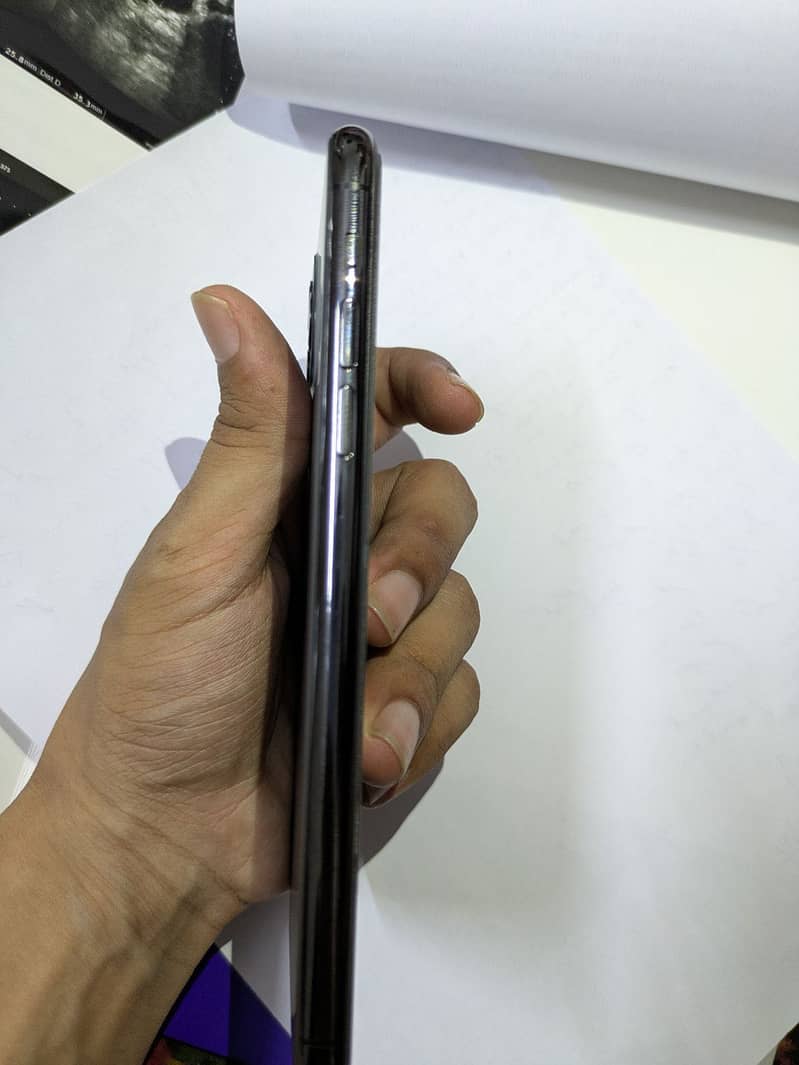 Apple iPhone 11 Pro Max 2