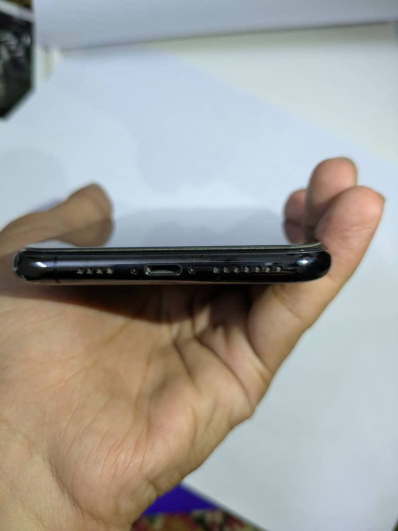Apple iPhone 11 Pro Max 4