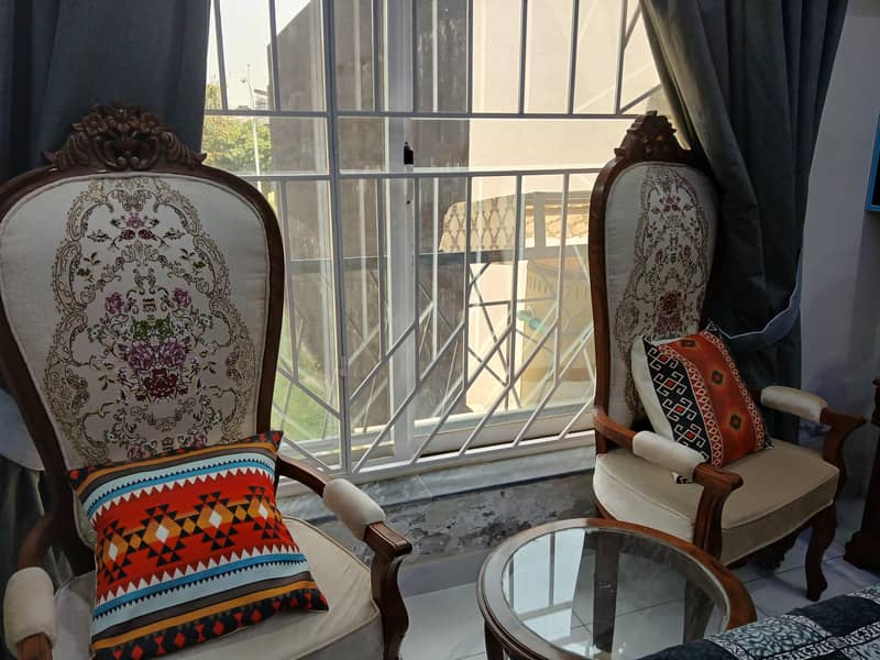 Chairs 0