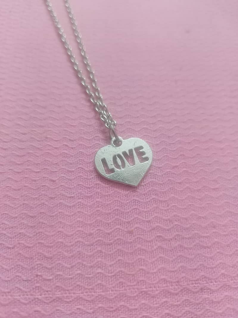 locket 1