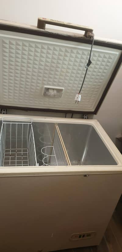Deep freezar Dawlance Medium size
