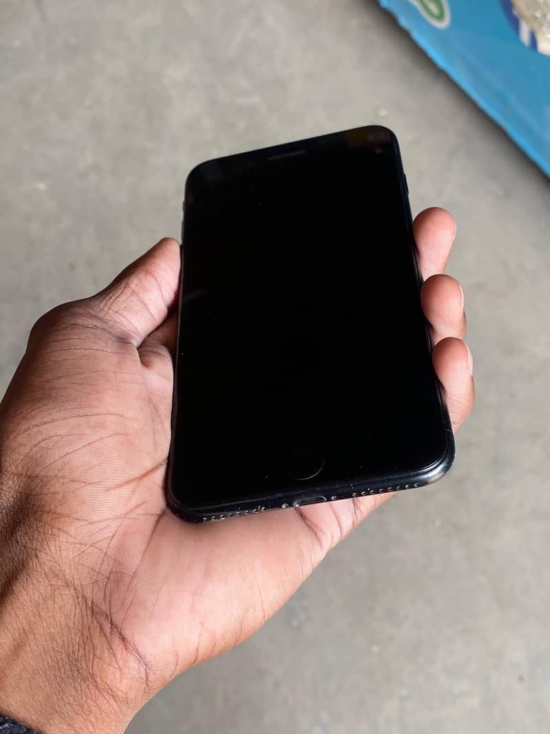 Apple iPhone 7 Plus 2