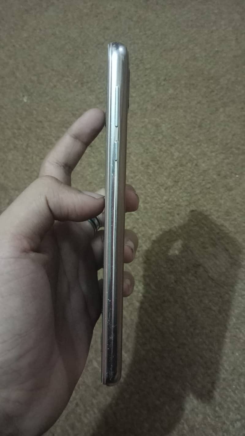 Sharp Aquos R2 2