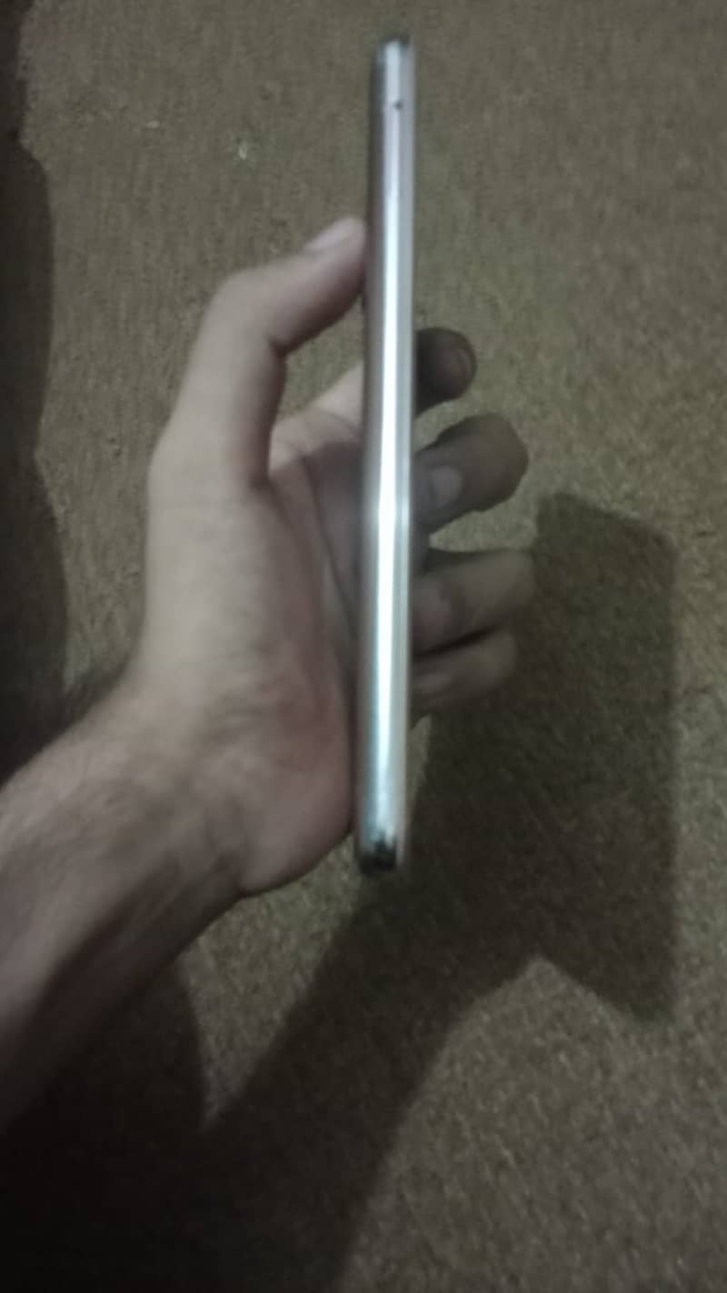 Sharp Aquos R2 3