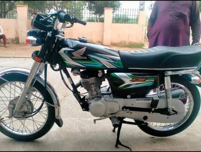 Honda cg 125 2022/23 Black Less driven 16k only