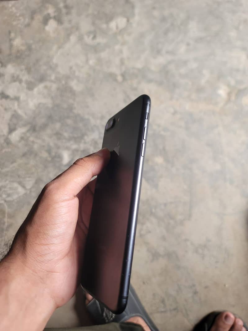 Apple iPhone 7 Plus 0