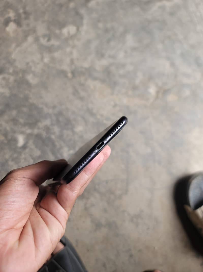 Apple iPhone 7 Plus 1
