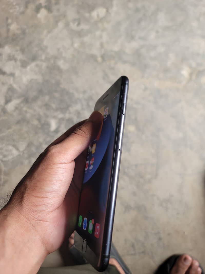 Apple iPhone 7 Plus 4