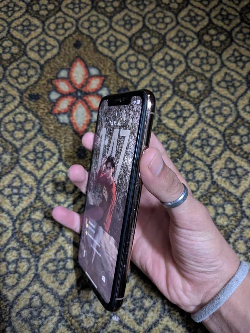 Apple iPhone 11 Pro 1