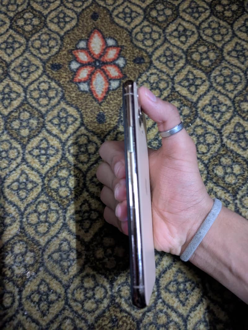 Apple iPhone 11 Pro 9