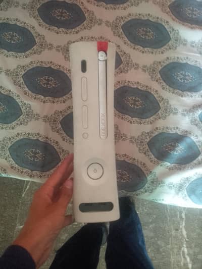 XBOX 360 WITH 500GB HDD 1 CONTROLLER 1 LIMITED EDITION STEERING WHEEl