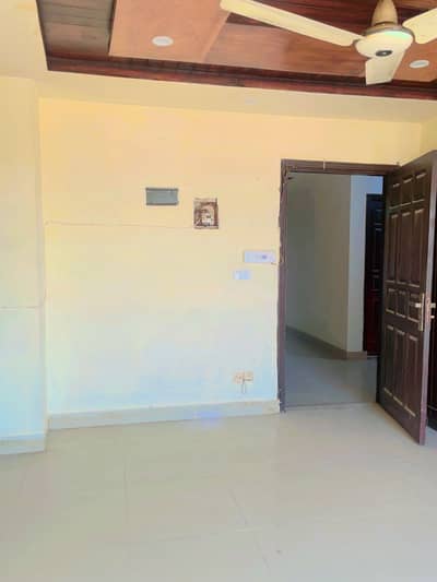 Studio apartment available for rent in E11
