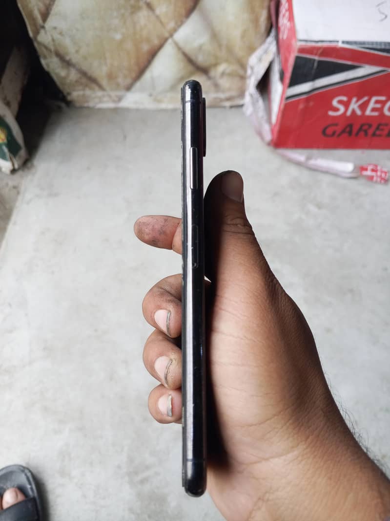 Apple iPhone XS Max 1